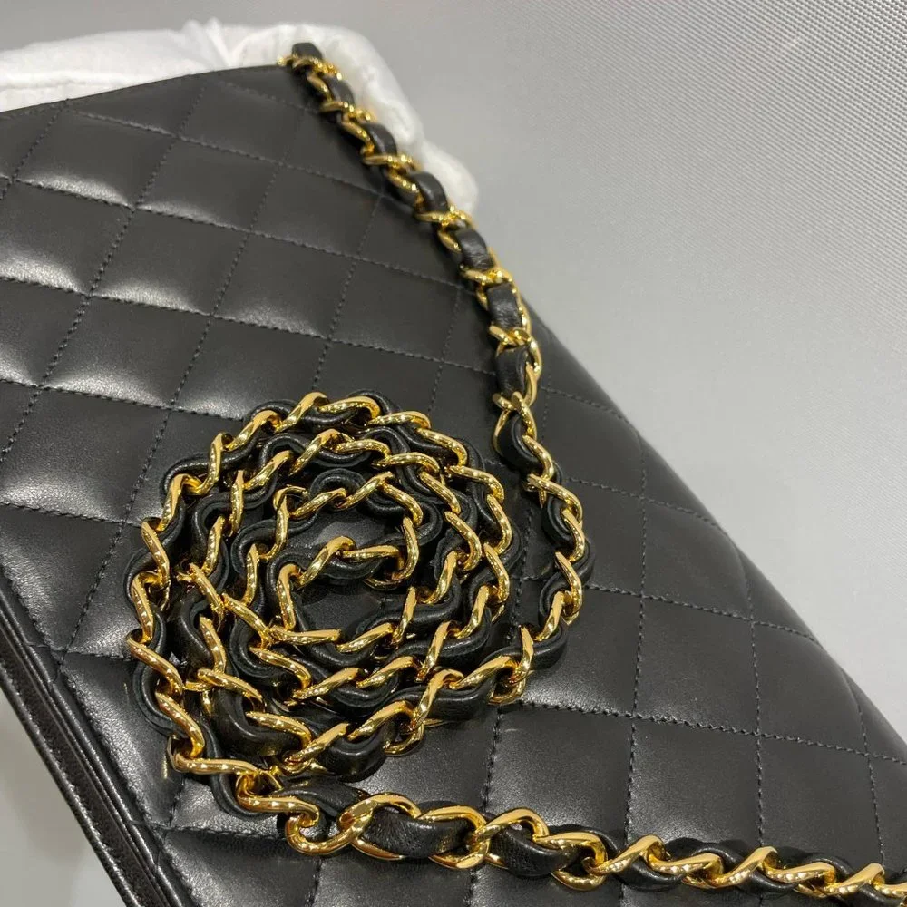 CHANEL Vintage Full Flap WOC Gold Hardware Black Lamp Leather - Picture 13 of 16